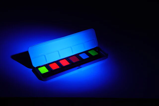 FINETEC | Perlglanzfarben Premium Neon Aquarellfarben Set 6 Näpfchen leuchtende Effektfarben - Racher