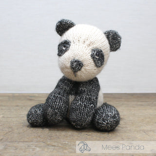 Hardicraft | Mees Panda Strick-Set DIY Kuschelpanda - Racher