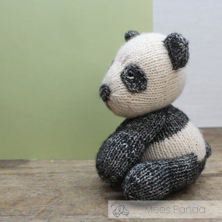 Hardicraft | Mees Panda Strick-Set DIY Kuschelpanda - Racher