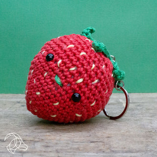 Hardicraft | Strawberry Schlüsselanhänger Häkel-Set DIY Erdbeeren-Anhänger - Racher
